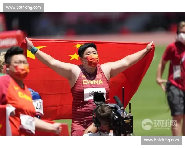 青岛田径赛巩立姣雨中夺金 铅球女皇再展霸气