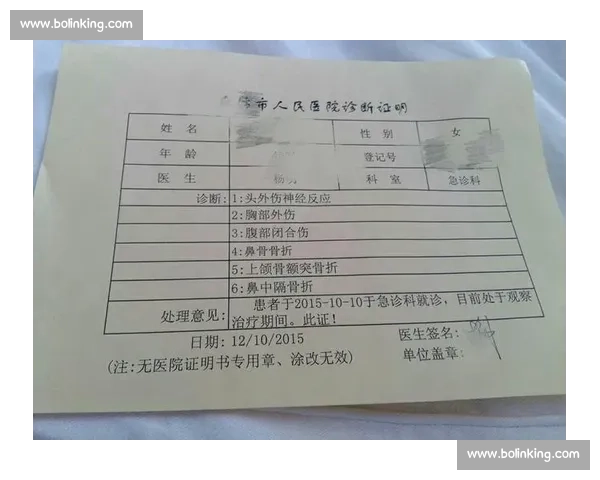 萨尔瓦多带伤复诊：鼻骨骨折伤情追踪